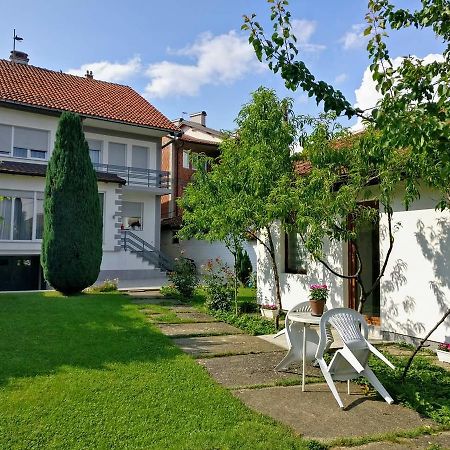 Garden Guesthouse Gjakova Exterior photo